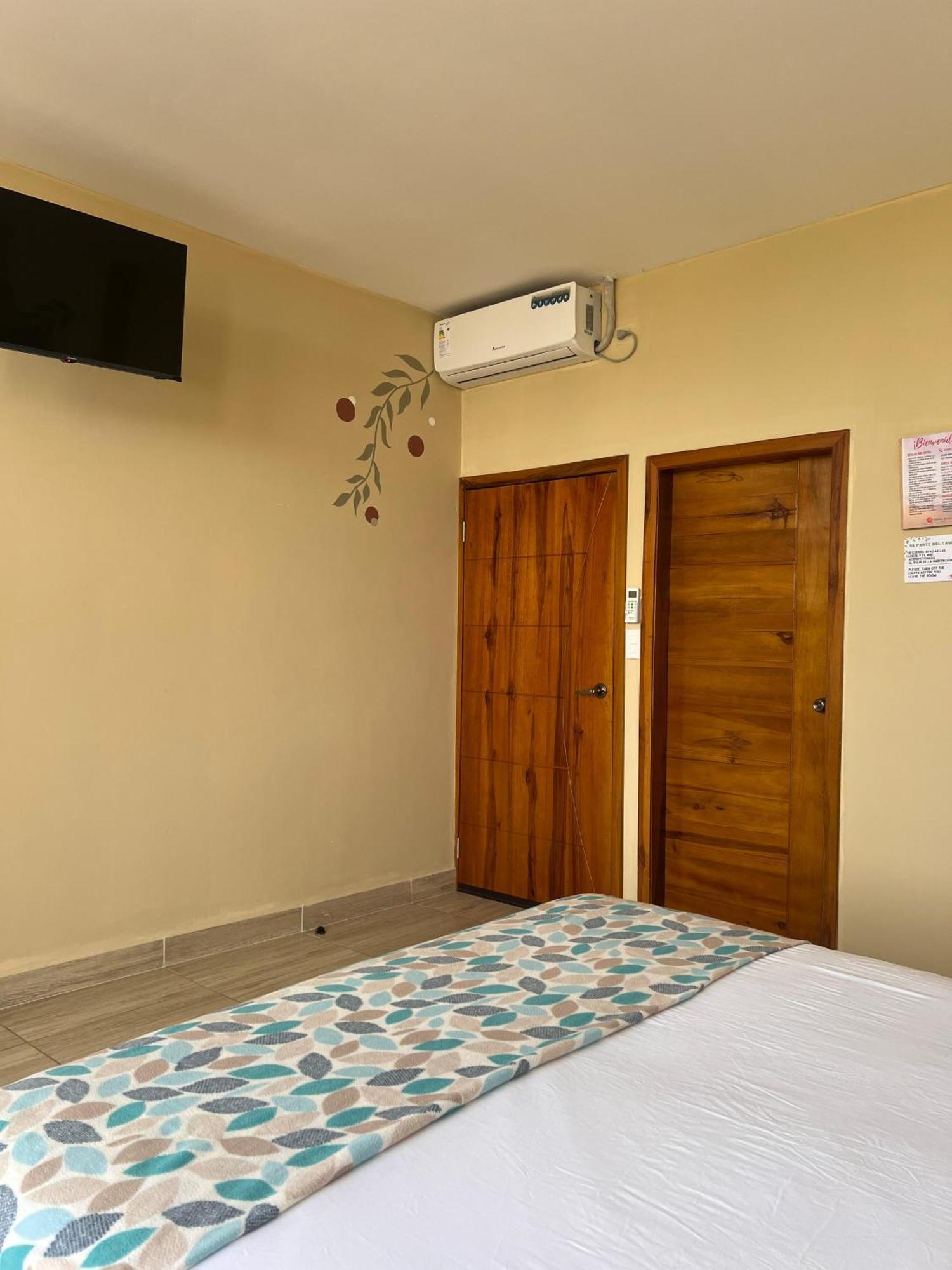 Ohana Beach Hotel Playas Room photo
